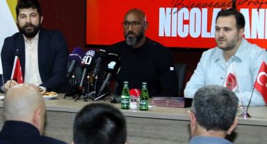Anelka Ümraniyespor'a İmzayı Attı