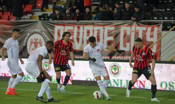 Ümraniyespor Tek Golle Kazandı