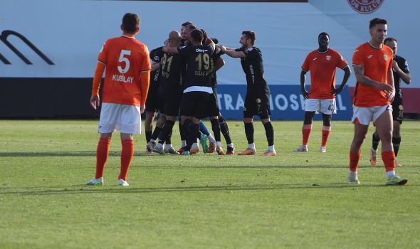 Ümraniyespor Son Dakikalarda Açıldı