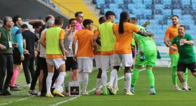 Adanaspor Lider Eyüp'ü 10 Kişiyle Devirdi