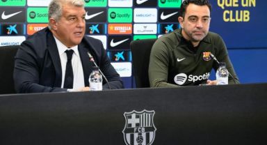 Xavi Hernandez Barcelona'da kaldı