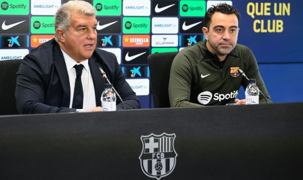 Xavi Hernandez Barcelona'da kaldı
