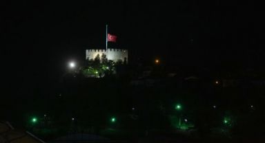 Milli Yas Nedeniyle Bayraklar Yarıya İndirildi