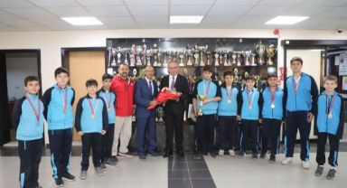 Türkiye Şampiyonu Voleybolcular, Akın'ın Misafiri