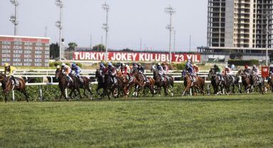 At yarışlarında Gazi Koşusu Heyecanı