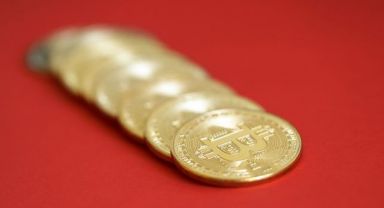 Bitcoin'in Fiyatı 63 Bin Dolara Yaklaştı