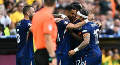 Hollanda Çeyrek Finalde