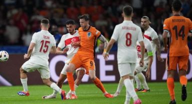 Hollanda Yarı Finalde