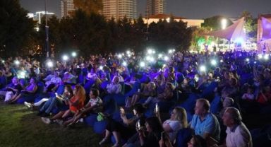İzmir'de Çim Konserleri Başladı