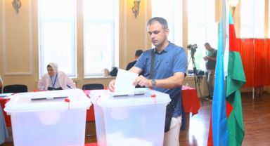 Azerbaycan'da Halk Sandık Başında