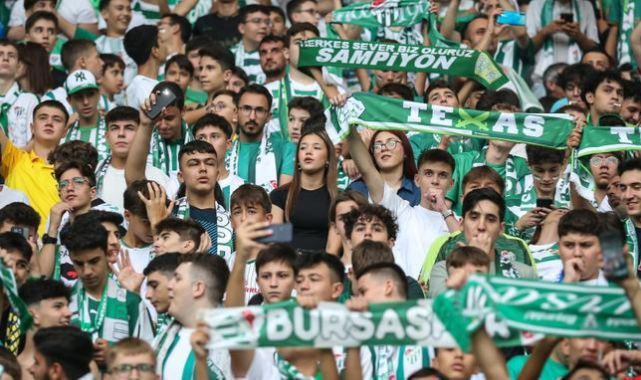 Bursaspor'un 3. Lig Maçında Taraftar Rekoru
