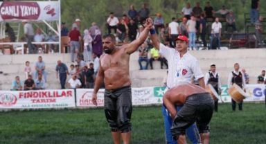 Osmancık'ta Başpehlivan Ünal Karaman