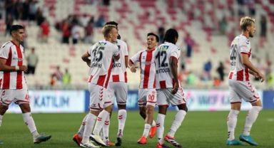 Sivas'ta 5 Gol 1 Kırmızı Kart