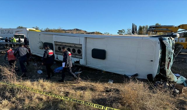 Aksaray'da Otobüs Devrildi