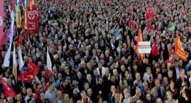 Özgür Özel Bu Darbeye Karşı Dimdik Ayaktayız