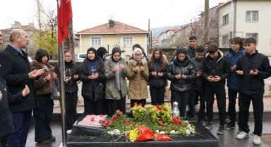 Şehit Öğretmen Aybüke Yalçın Kabri Başında Anıldı