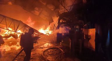 Halı Fabrikasında Çıkan Yangın Kontrol Altına Alındı