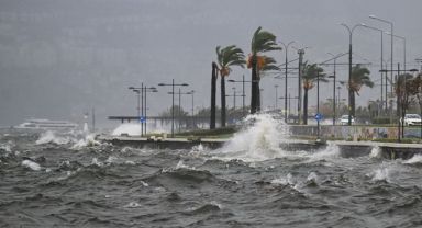 İzmir'de Feribot Seferleri İptal