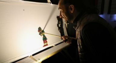 Öğretmenler Hacivat-Karagöz Oyununu Perdeye Taşıyor