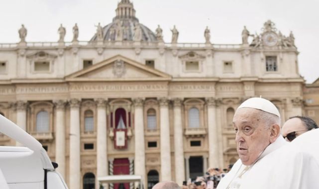 Papa Francis Yaşamını Yitirdi