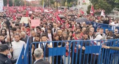 Yurttaşlar Barikatı Kaldırdı