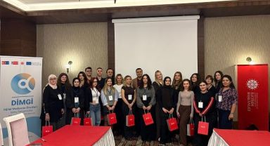 Genç İletişimcilere İzmir’de Yoğunlaştırılmış Akademi Eğitimi