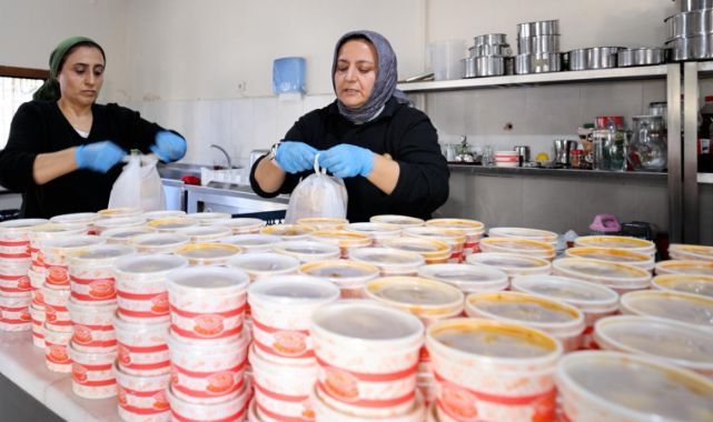 Seferihisar’da sofralara sıcak destek