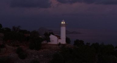 Gelidonya Feneri Denizcilere Işık Oluyor