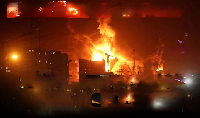 İran İsrail'in Nükleer Tesislerini Vurdu