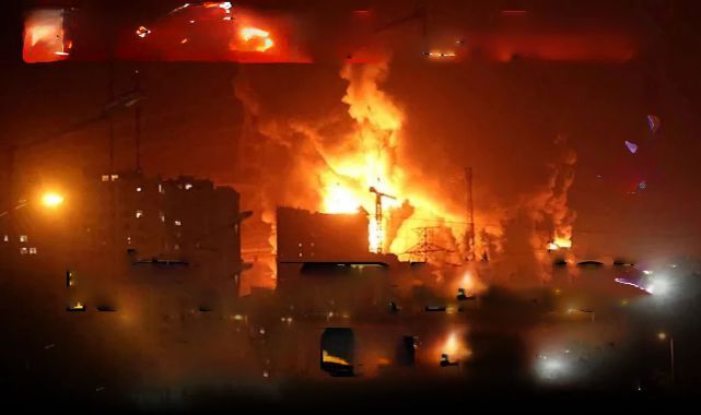 İran İsrail'in Nükleer Tesislerini Vurdu