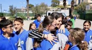 Çeşme Belediyesi'nden Okullara Alan Desteği