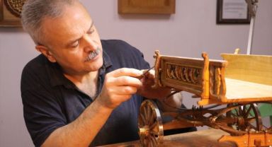 Osmanlı Döneminin Talikasının Minyatürü Naht ve Tezhip Motifleriyle Süslendi